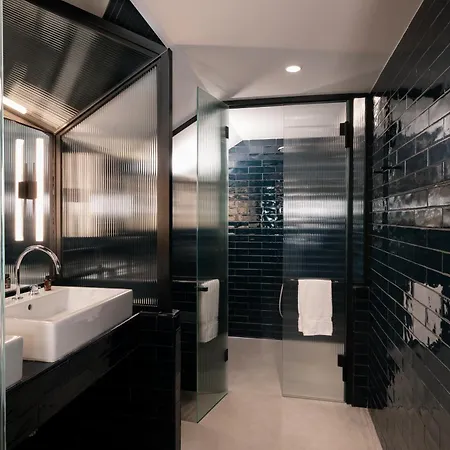 Chic&basic Gravity Hotel 4*